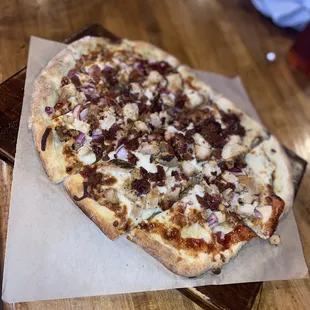 Bbq pulled chicken flatbread with red onion and bacon!