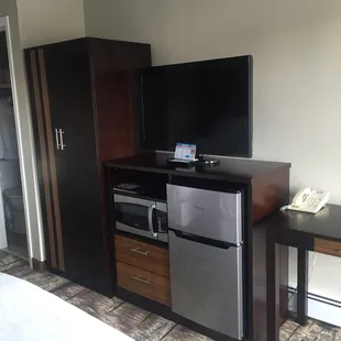 Beautifully updated rooms, brand new furniture, mattresses and carpets ! JUST WOW !!!