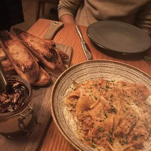 food, chicken wings and fried chicken