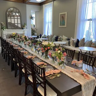 Chiavari chairs available for sit down or mix and mingle style.