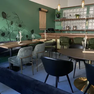 sushi and sashimi, interior