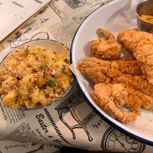 food, chicken wings and fried chicken