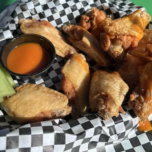 Hot Wings (dry) with sauce on the side