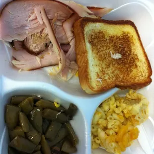 Sliced turkey meal with mac+cheese, green beans and Texas toast.