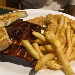 Rib and chicken platter
