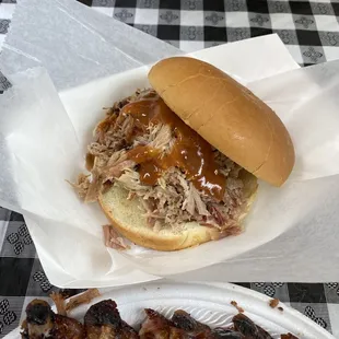 Pulled pork sandwich