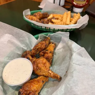fried chicken wings, chicken, poultry, chicken wings and fried chicken, bbq wings, food, chicken wings, bbq chicken, fried chicken