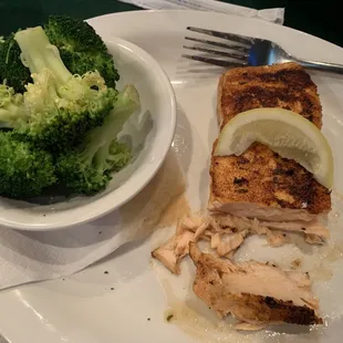 a plate of food with broccoli and chicken