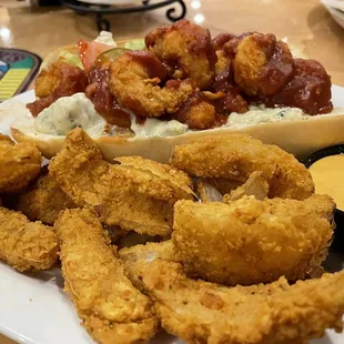 Po boy and onion chips