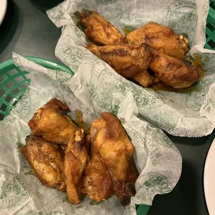 Medium &amp; lemon pepper wings