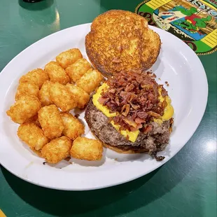 Bacon Smash Burger had bacon crumbles - and no other toppings. That bun though! And the tots too!!!