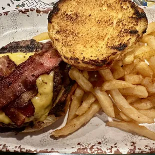 Classic Burger (Bacon added)