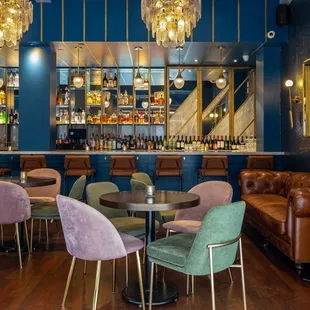Trendy Restaurant &amp; Bar