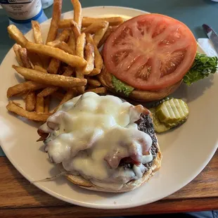 I think it was called the Gatsby Burger. I just ordered what my aunt had.
