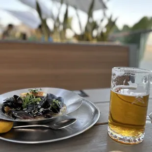 Mussels and IPA, a great pairing.  Mussels + extra bread is a must.