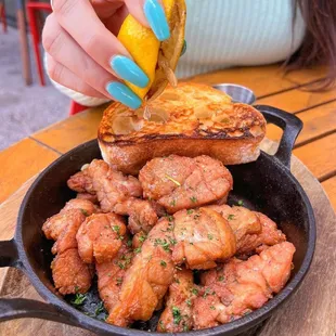 food, chicken wings and fried chicken, bbq wings, poultry, fried chicken wings, chicken, fried chicken, bbq chicken, chicken wings