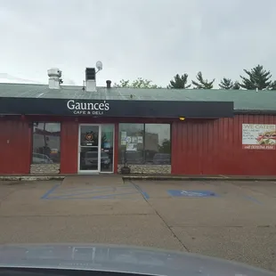 Gaunce&apos;s Deli &amp; Cafe