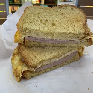 Turkey, Egg and Cheese Toast (TikTok: @justandyvu)