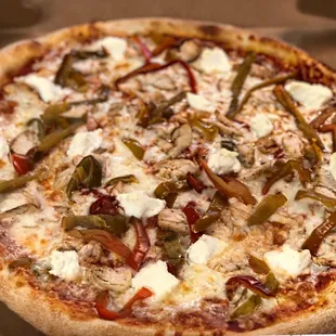 Pollo Gaya Pizza (grilled chicken, roasted peppers &amp; ricotta cheese)