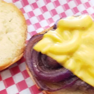 Cheeseburger w/Grilled Onion