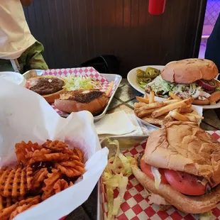 Gazeebo burger, chicken sandwich and kids burger