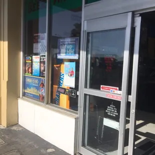 No BBB or business license posted...
