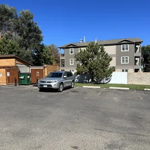 Few parking on the back