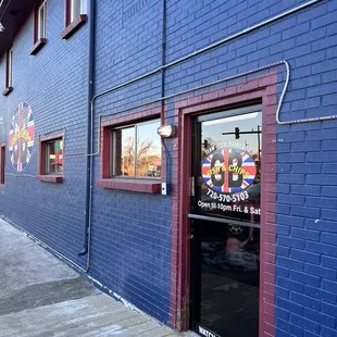 the outside of a restaurant