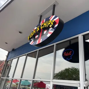 the outside of a restaurant