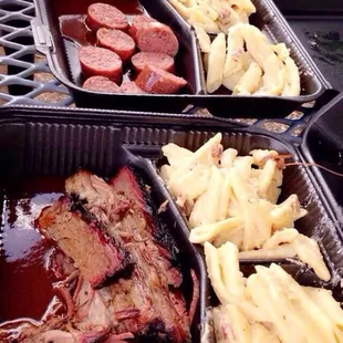 1 meat plate of brisket/sausage and mac and cheese