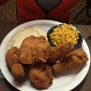 Fried chicken, mashed potatoes with gravy and corn