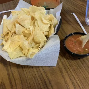 Excellent thin chips and salsa