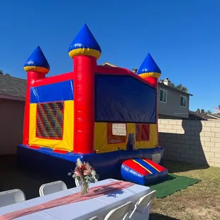 Castle bounce house 15x15
