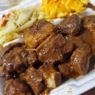 Oxtails, cabbage, macaroni and cheese
