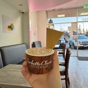 Small cup - strawberry cheesecake