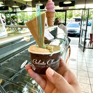 Small 1/2 hazelnut 1/2 green tea