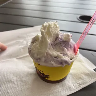 Small lavender cream