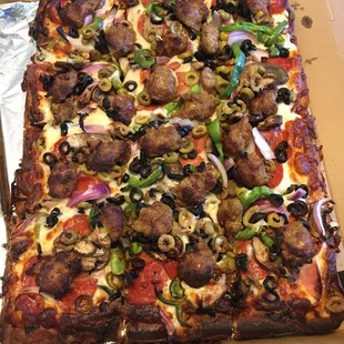 Look at this beautiful Gem City deluxe pizza, it&apos;s fantastic! It&apos;s loaded with awesome sausage, pepperoni and lots of fresh veggies!