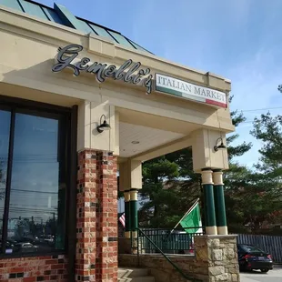 Gemelli Market side exterior.