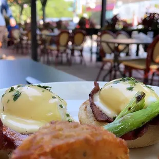 Eggs Benedict