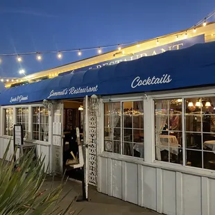 the outside of the restaurant