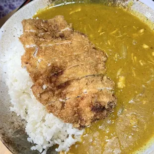 a plate of chicken and rice