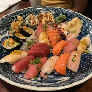 Top notch sushi platter for 2 (good to feed 3 as well)