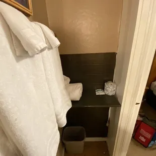 sushi and sashimi, interior