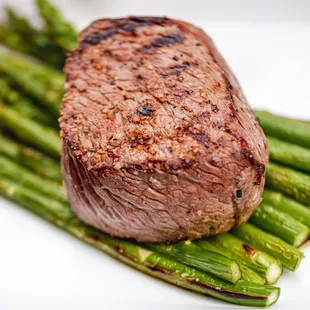 8oz filet and asparagus