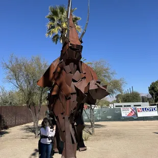 Zoo sculpture on 22nd street entrance