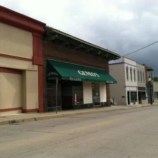 Geneo's Pizza and Pub