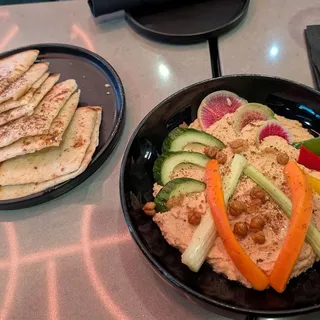 MEDITERRANEAN HUMMUS