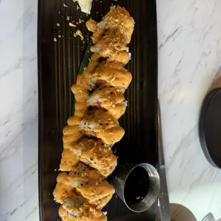 CHILI GARLIC TUNA ROLL (8 PCS)