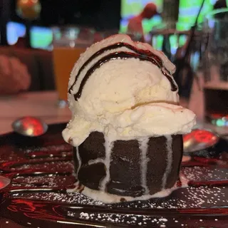 CHOCOLATE MOLTEN CAKE